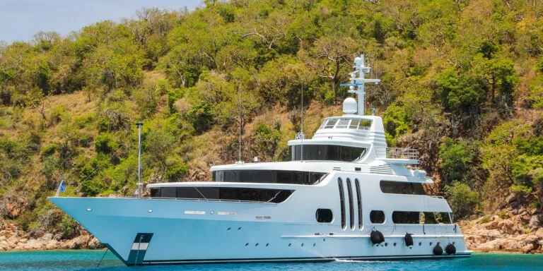 Chauffeur VIP - Chauffeur Grande Remise - Yacht 2