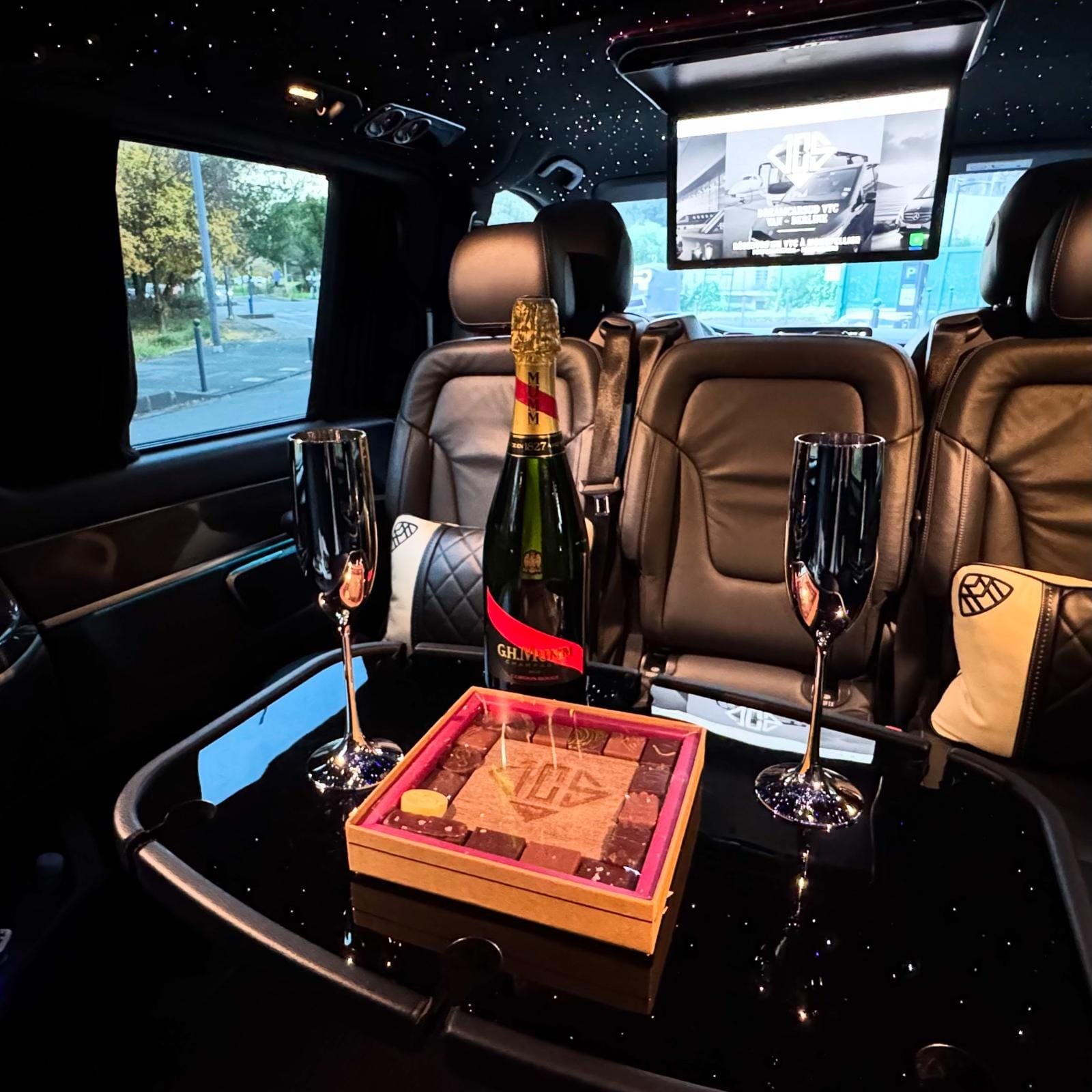 Intérieur Luxury Lounge — Ciel Étoilé LED et Table VIP DCS-VTC